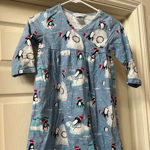 The Company Store girls holiday penguin nightgown 4T Like new! EUC!